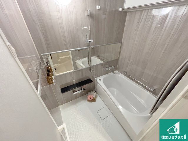 オーブラン学園前の浴室|ゆったりと足を伸ばせる浴室は一日の疲れを癒してくれる大切な空間です♪