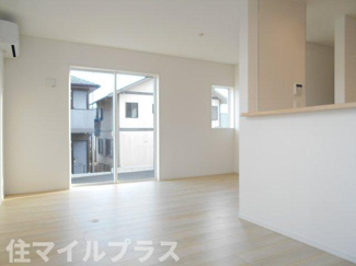 【居間・リビング】 | 須賀川市日向町新築一戸建て3棟 | こちらの居間で趣味の時間をお楽しみください