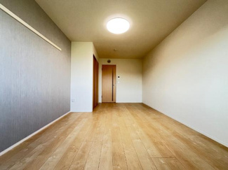 【内装】 | アジューレ | 室内