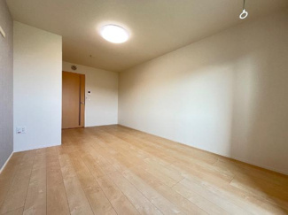 【内装】 | アジューレ | 室内