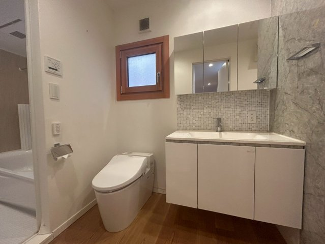 即内覧可！渋谷駅9分！築5年の築浅中古戸建！渋谷区東のバルコニー|2026.01.17撮影　8帖超の大型ルーフバルコニーです