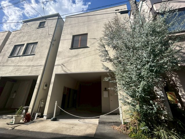 即内覧可！渋谷駅9分！築5年の築浅中古戸建！渋谷区東の居間・リビング|2026.01.17撮影