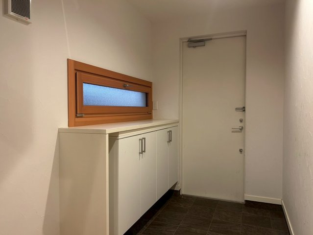 即内覧可！渋谷駅9分！築5年の築浅中古戸建！渋谷区東のキッチン|2026.01.17撮影　カップボードの収納力も◎