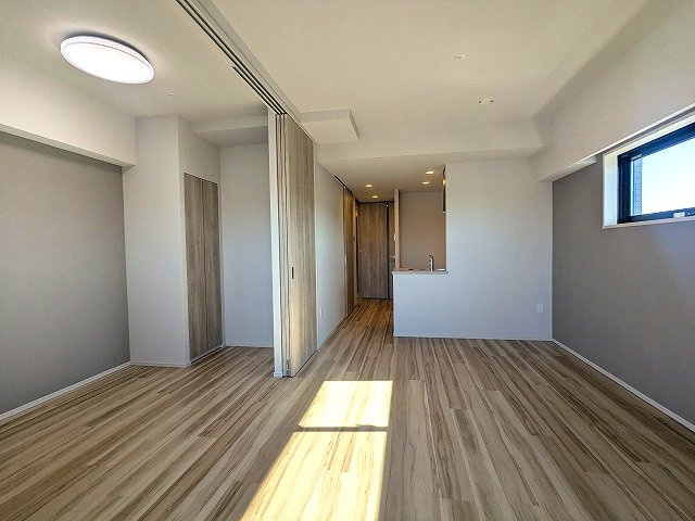 geo ent上野稲荷町の内装|インターネット無料、角部屋2面採光、リビングと各洋室にエアコン付、カウンターキッチン