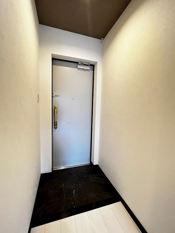 セレーノ新町の玄関