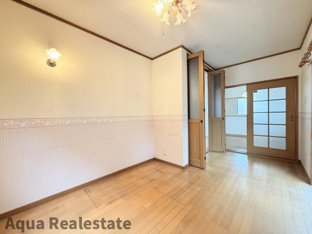 宇多津町平山　中古戸建の独立洗面台|独立洗面台あり、毎朝おしゃれに忙しい女性の方におすすめです