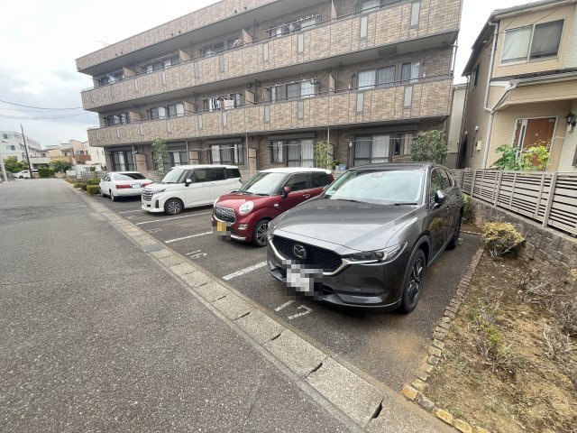 プレミエ・ステラの駐車場