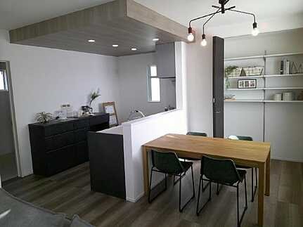 広島市安芸区中野2丁目　新築一戸建ての居間・リビング