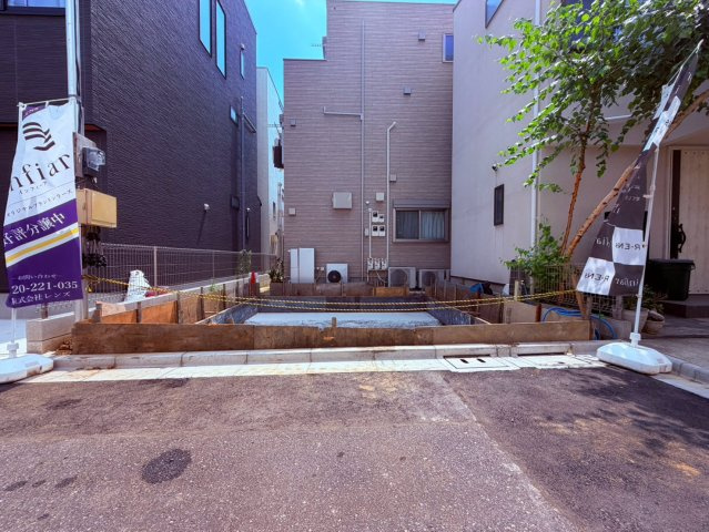 【外観】 | ～インフィーア Vol. 71　渋谷区幡ヶ谷３丁目　ブランド新築戸建て～ | 【建築中】インフィーアだからできるこだわりの仕様！
