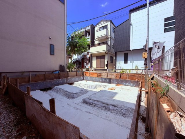 【外観】 | ～インフィーア Vol. 71　渋谷区幡ヶ谷３丁目　ブランド新築戸建て～ | 【建築中】完成に向けて着々と工事が進んでおります