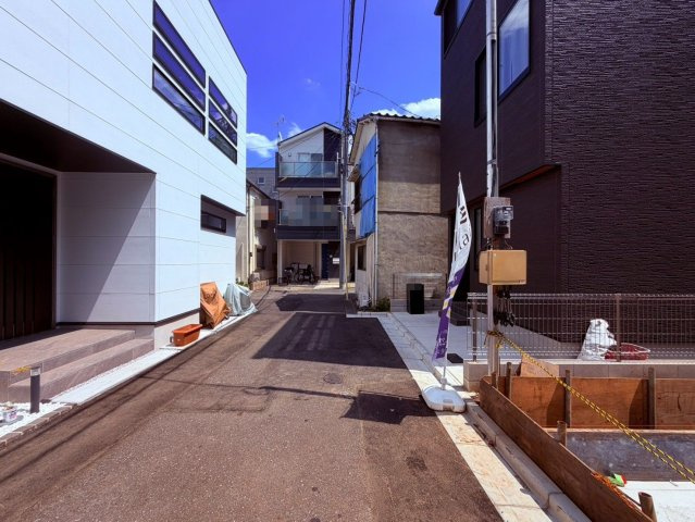 【前面道路含む現地写真】 | ～インフィーア Vol. 71　渋谷区幡ヶ谷３丁目　ブランド新築戸建て～ | 落ち着いた住宅街の一角、ゆったり過ごせる住環境になります