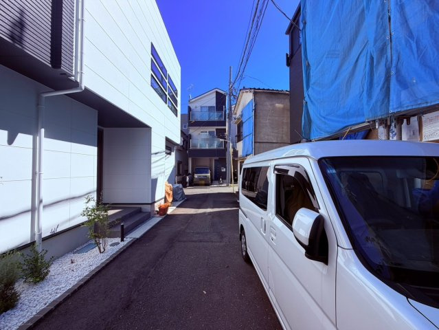 【前面道路含む現地写真】 | ～インフィーア Vol. 71　渋谷区幡ヶ谷３丁目　ブランド新築戸建て～ | 落ち着いた住宅街の一角、ゆったり過ごせる住環境になります