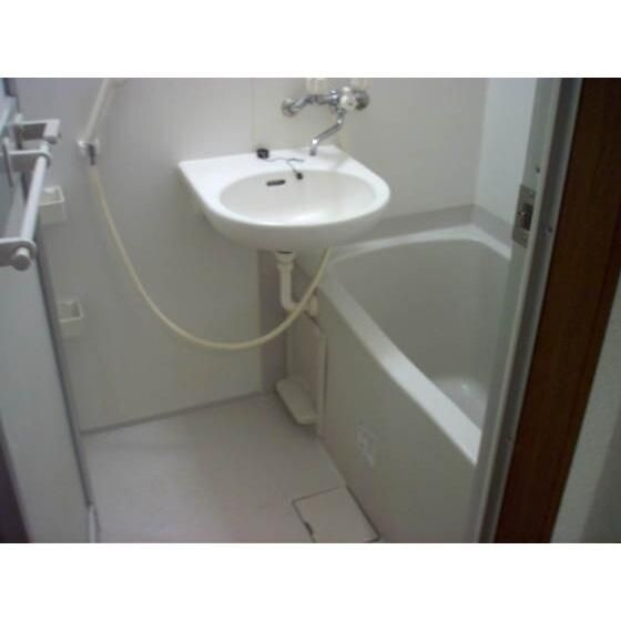 フローラ富士見台の浴室