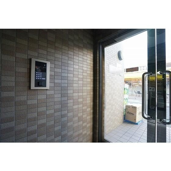 フローラ富士見台のエントランス