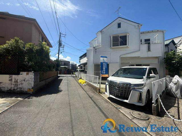 中古戸建　茅ヶ崎市美住町の前面道路含む現地写真