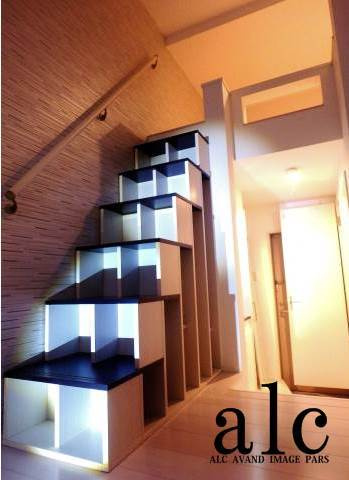 シャルムメゾン阿佐谷の居間・リビング|収納階段　ハーモニーテラスシリーズ　大型ロフトと階段が特徴のお部屋です。