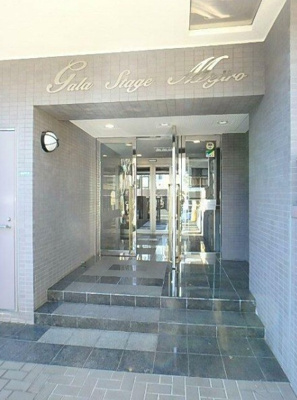 【エントランス】 | ガラ・ステージ目白