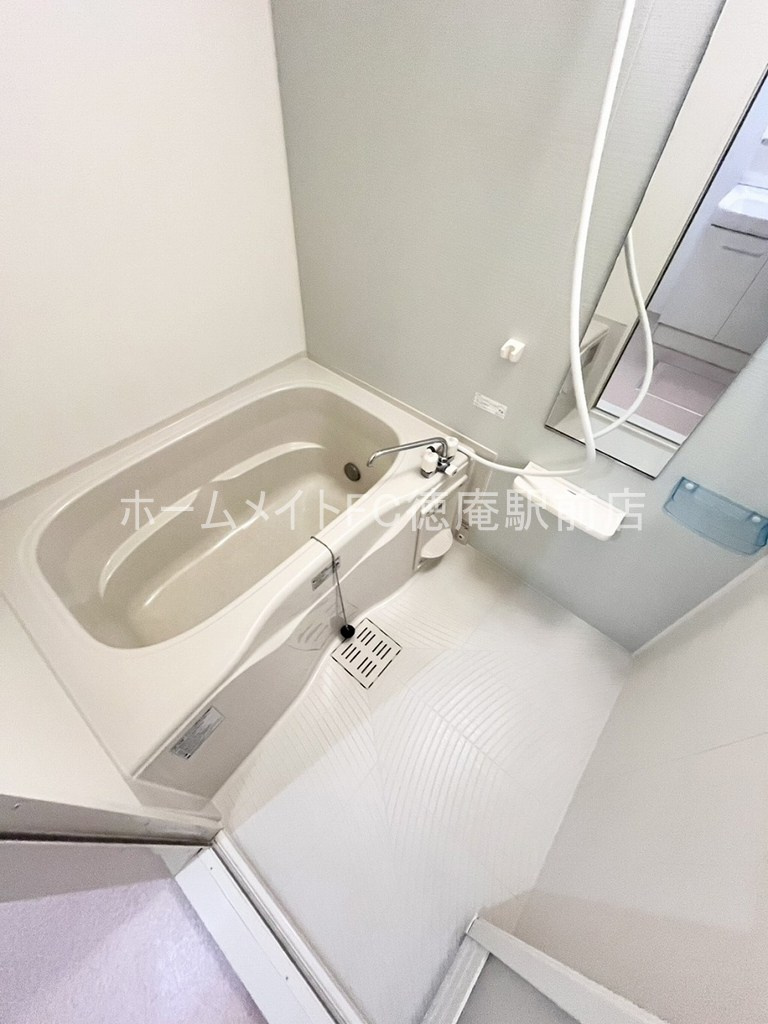 東大阪市三島２丁目のアパートの浴室