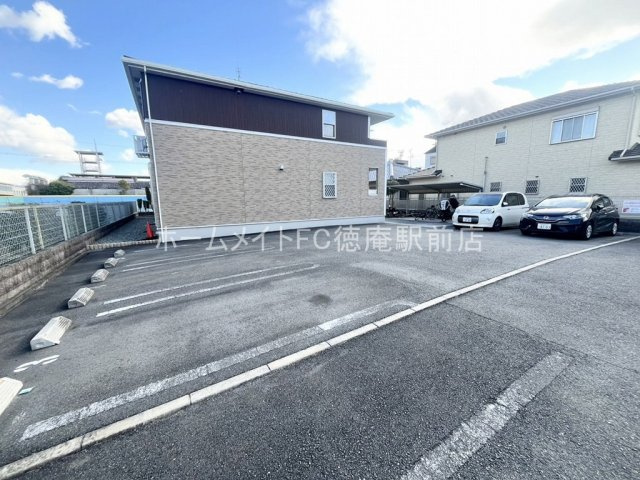 東大阪市三島２丁目のアパートの駐車場