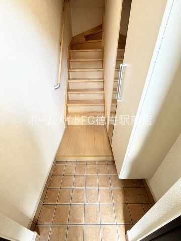 東大阪市三島２丁目のアパートの玄関