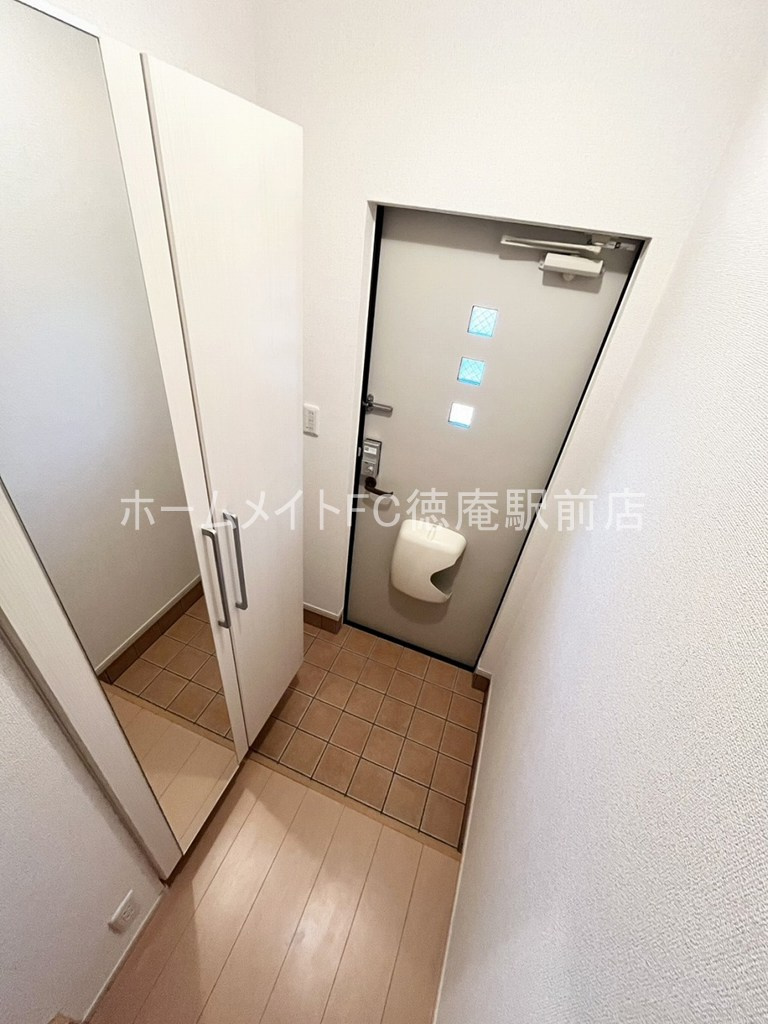 東大阪市三島２丁目のアパートの玄関