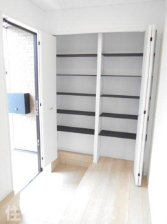 【玄関】 | 鏡石町旭町新築一戸建て3棟 | 落ち着いた玄関です