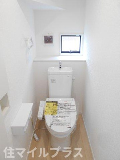 【トイレ】 | 鏡石町旭町新築一戸建て3棟 | 落ち着いた色調のトイレです