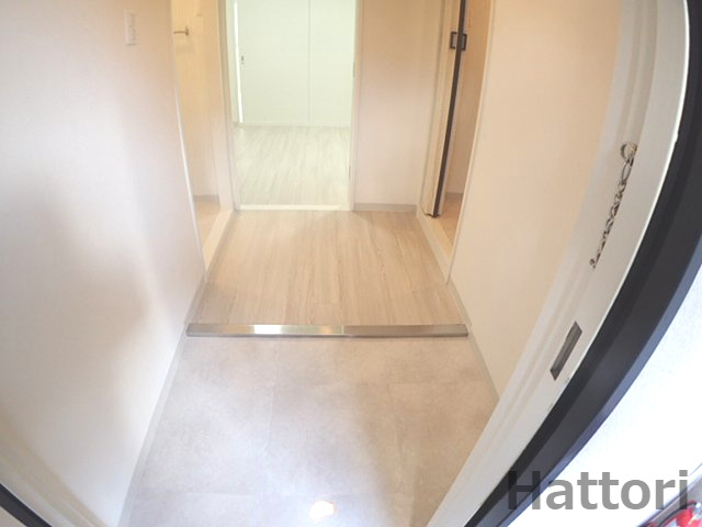 豊中服部アパートメントの玄関