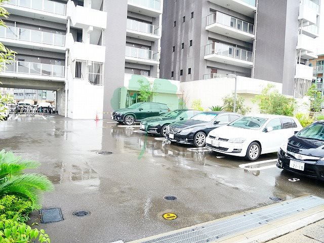 サニークレスト東比恵の駐車場
