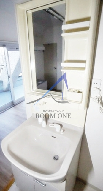 市ヶ谷見附ハイムの洗面所|独立洗面台です。