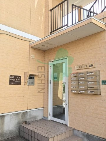 レジデンス諸岡のエントランス