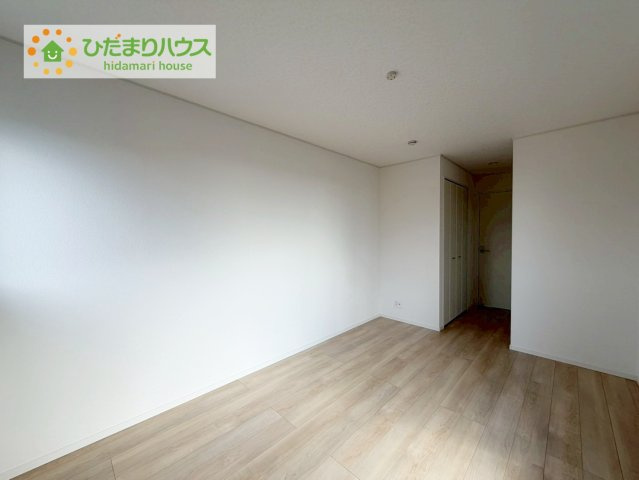 本宮市本宮千代田　第3　4号棟の寝室|バルコニーに面していて、たっぷり光りの入る明るい主寝室です！