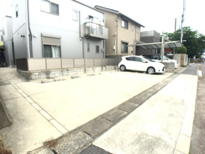 【駐車場】 | 炭家グランディール | 駐車場があるので、車を買う予定の方も安心です