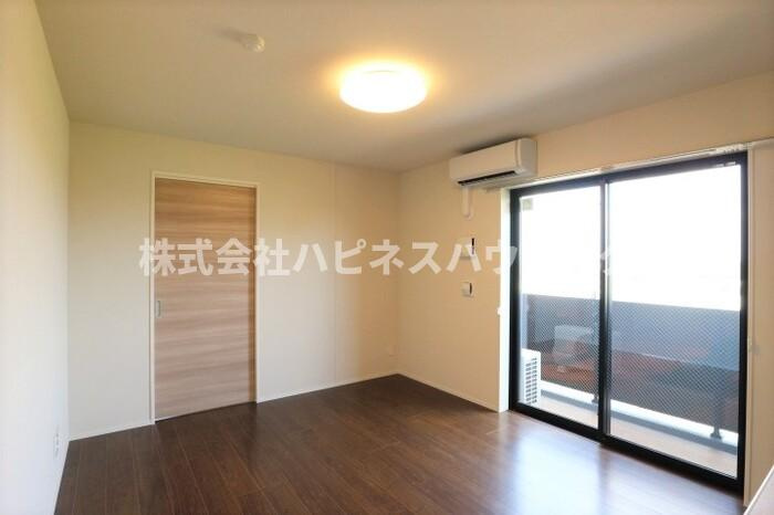 インフィニットカンワの洋室