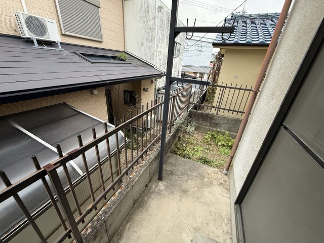 夕陽ヶ丘戸建のバルコニー