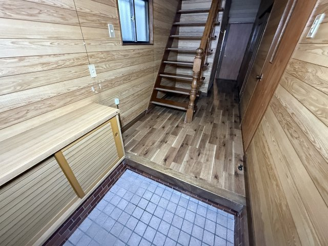 夕陽ヶ丘戸建の玄関