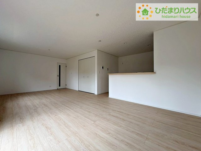 東海村村松第4　新築戸建の居間・リビング|南向きのリビングではぽかぽかの日差しが感じられます☆彡