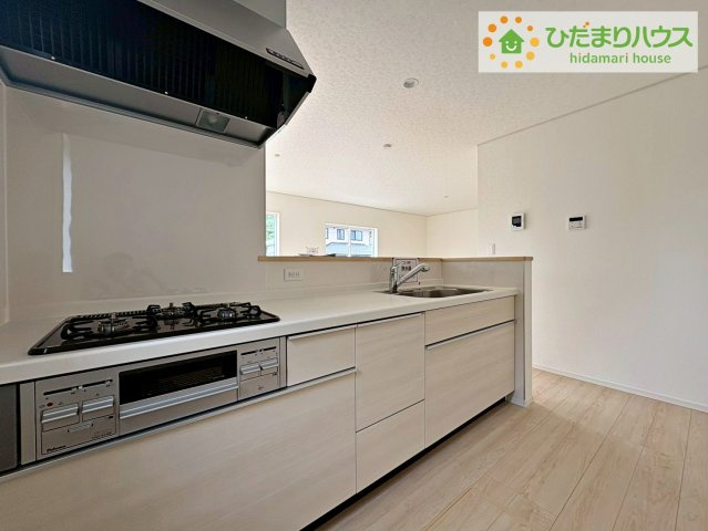 東海村村松第4　新築戸建のキッチン|3口コンロと収納豊富なキッチンで、ママの毎日のお料理もはかどります☆