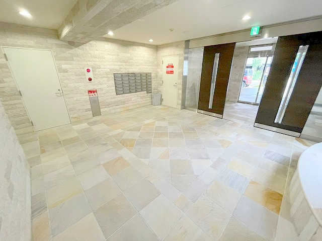 BRAVI新大阪のロビー