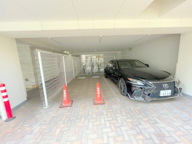 BRAVI新大阪の駐車場