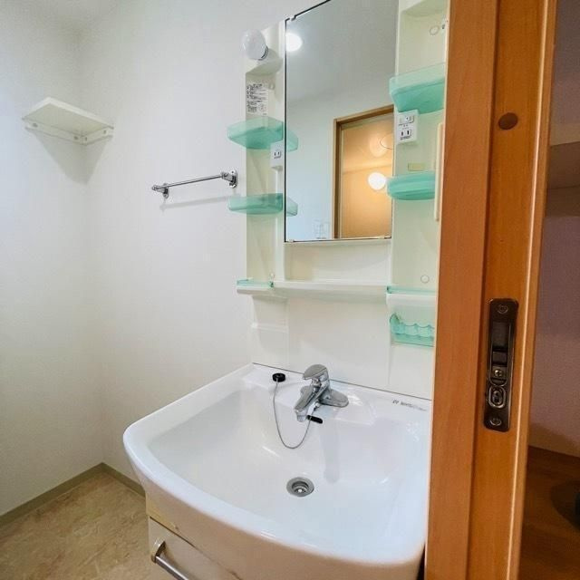 シャリオ押上　旧プチグランデシャリオの独立洗面台