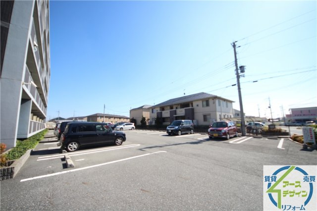 グラン・アビタシオンの駐車場|駐車場があるので、車を買う予定の方も安心です