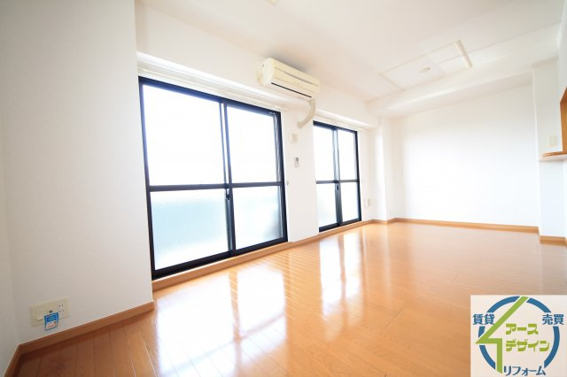 グラン・アビタシオンの居間・リビング|※類似部屋