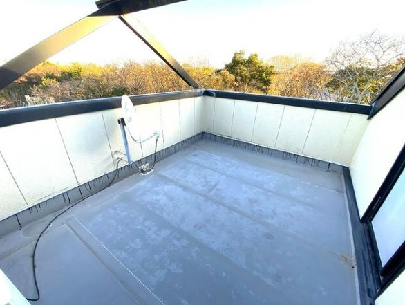 大網白里市北今泉　中古戸建のバルコニー|ミサワホーム施工軽量鉄骨　ルーフバルコニーウッドデッキ付き 白里海岸まで車約8分 自然豊かな環境