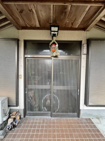 日奈久山下町戸建ての玄関