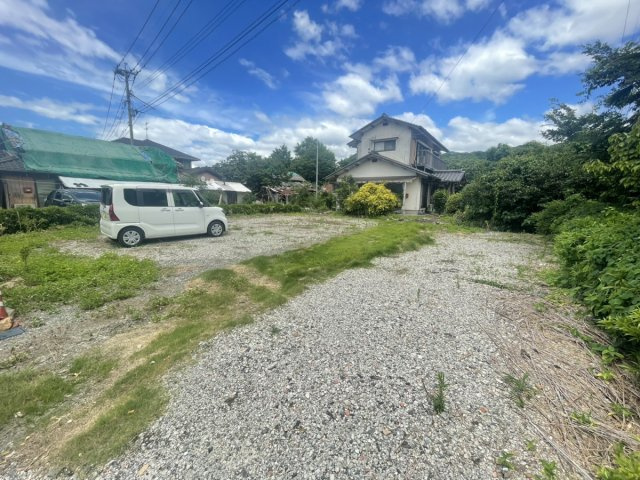日奈久山下町戸建ての駐車場