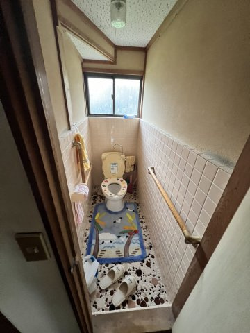 日奈久山下町戸建てのトイレ