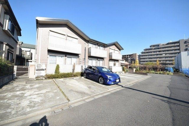 エルメゾン府中の駐車場