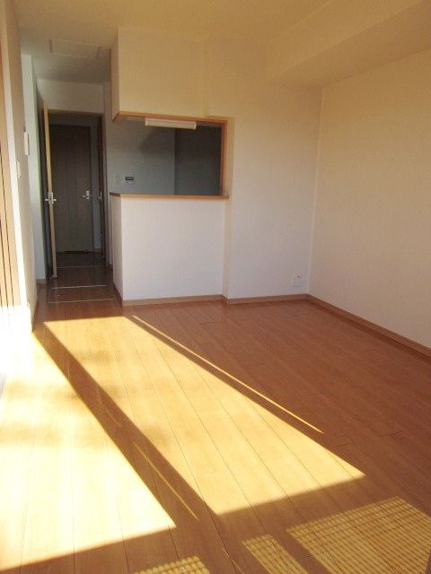 エルメゾン府中の居間・リビング