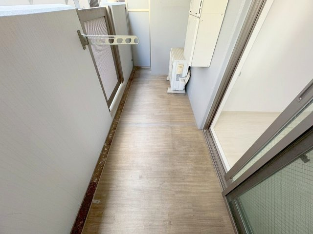 エムズセントラル上新庄のバルコニー